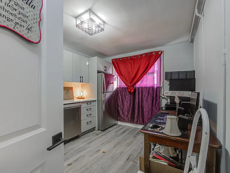 99 Haig St #2 — Photo 5