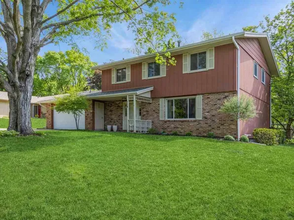 114 Post Rd, Iowa City, IA 52245
