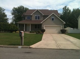 318 Continental Dr, Lockport, NY 14094