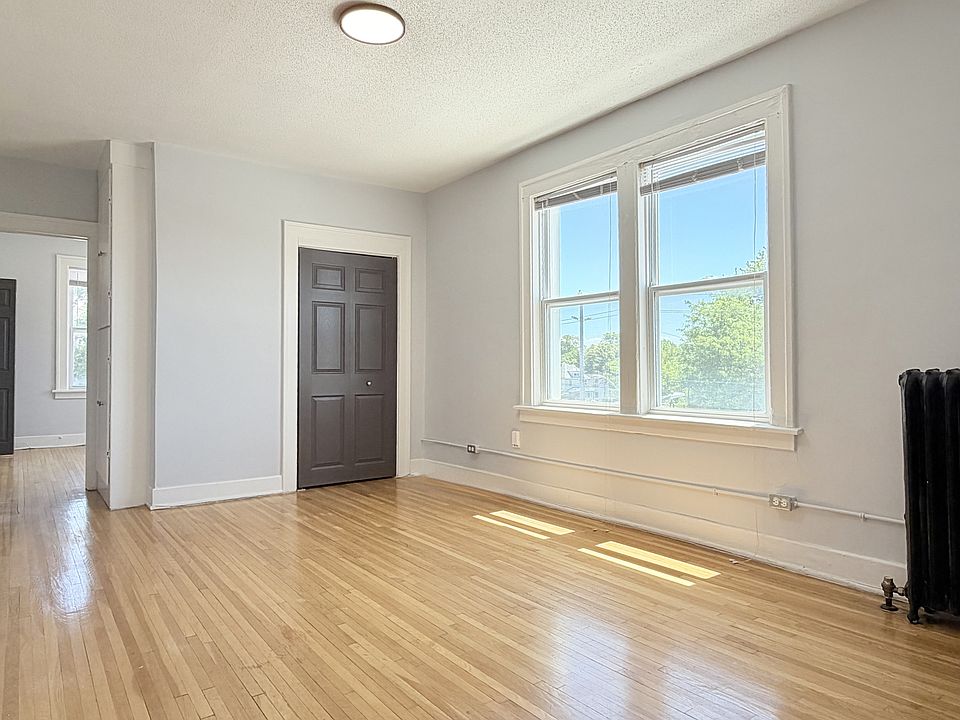 1st image of 1518 University Ave W #13