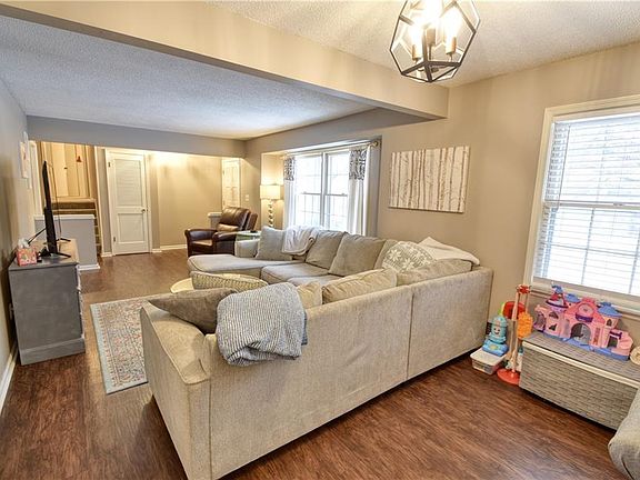 5th image of 9838 Farley Ln