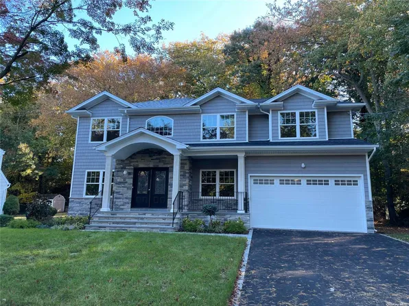 8 Irving Drive, Woodbury, NY 11797