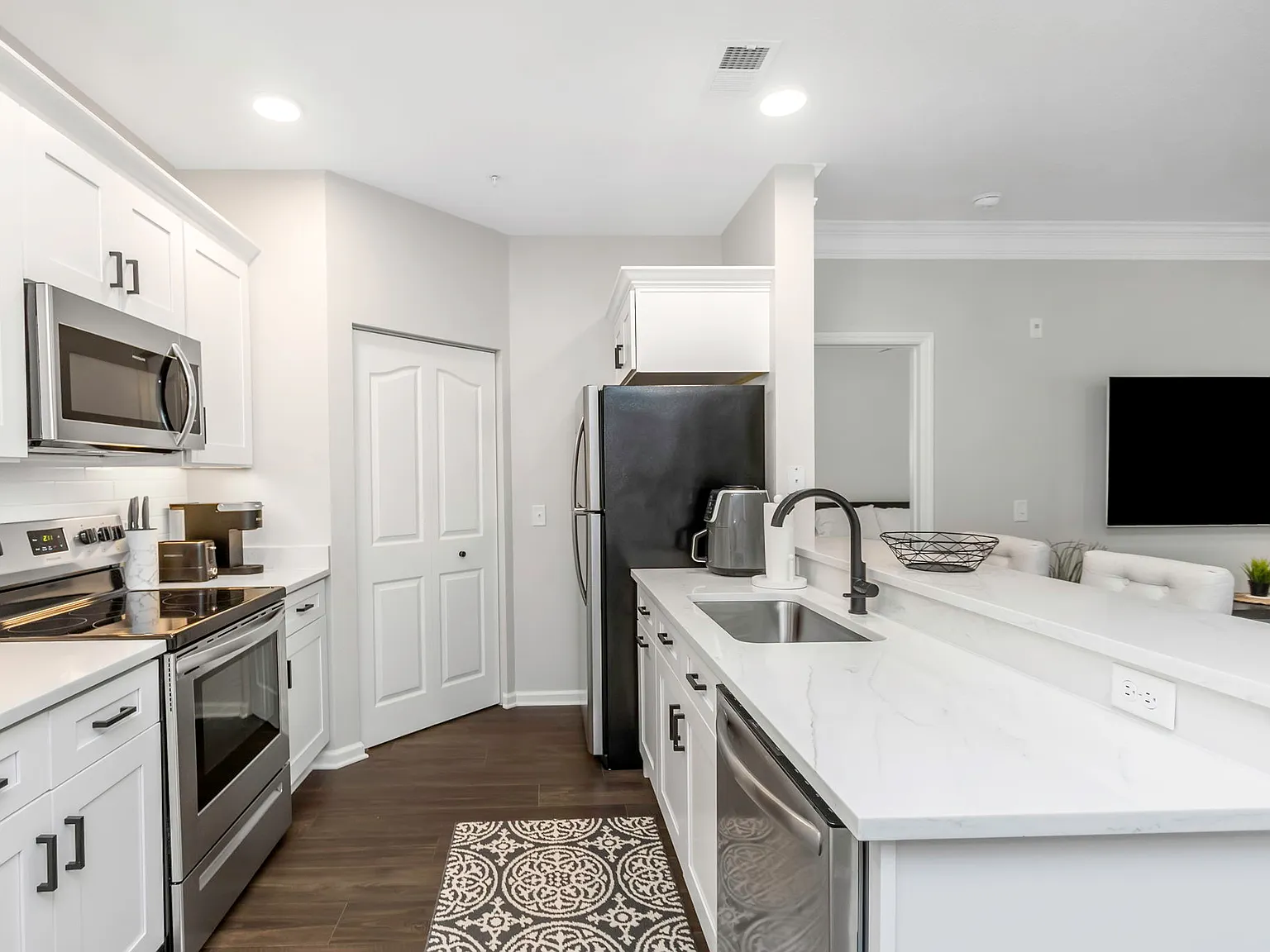 2 bed, 1242 sqft, $2,550 — Photo 4