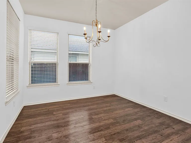 2730 Donellan Dr — Photo 5
