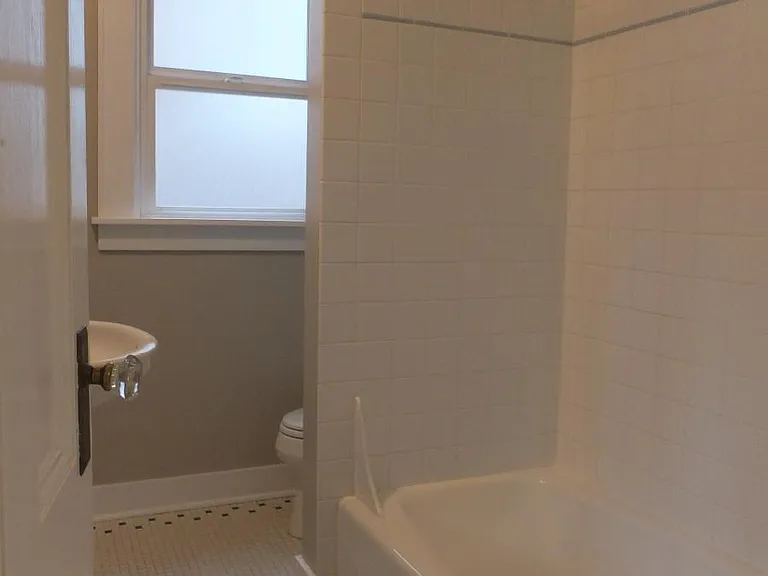 527 Malden Ave E #7 — Photo 15