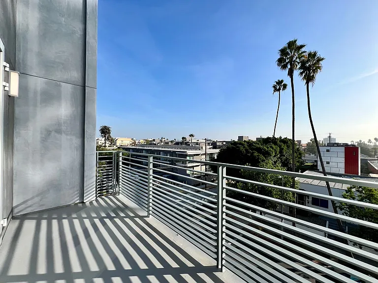 Empire at Larchmont — Photo 46