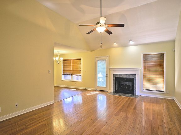 3rd image of 684 Foxfield Dr