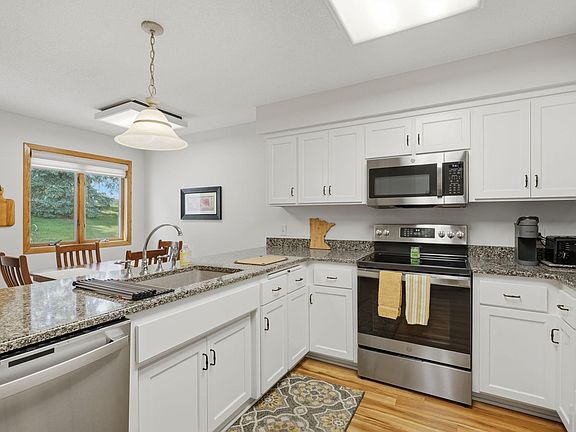 5th image of 2714 Lake Court Dr #100