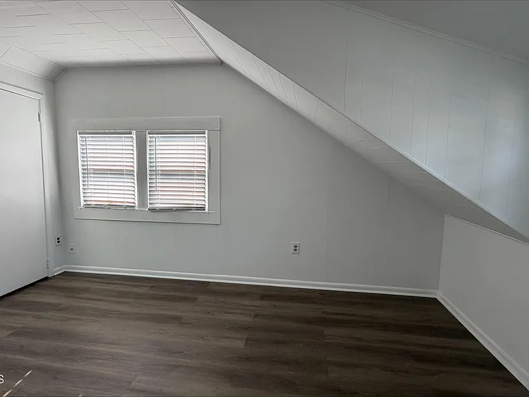 104 Burlington Ave — Photo 26