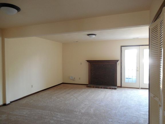 3rd image of 3807 Buchanan Dr