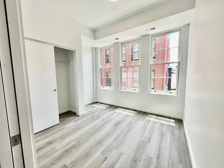 725 W Pratt St. — Photo 98