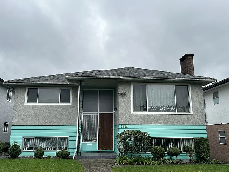 2626 E 22nd Ave — Photo 10