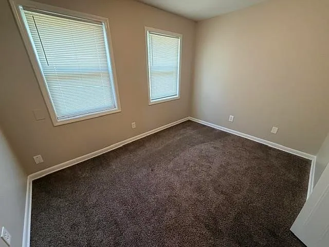 3 bed, 1.0 bath, 918 sqft, $1,300 — Photo 3