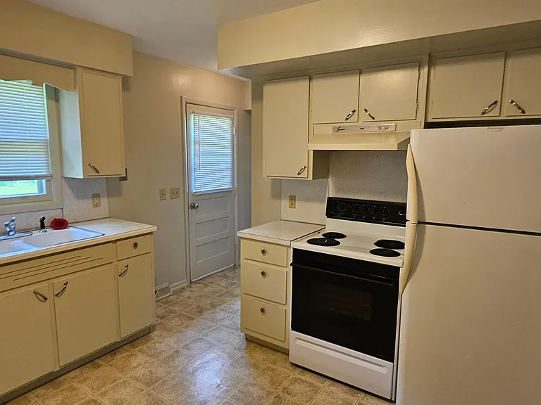 307 N Erie St — Photo 7