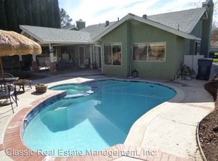 28034 Carnegie Ave, Santa Clarita, CA 91350