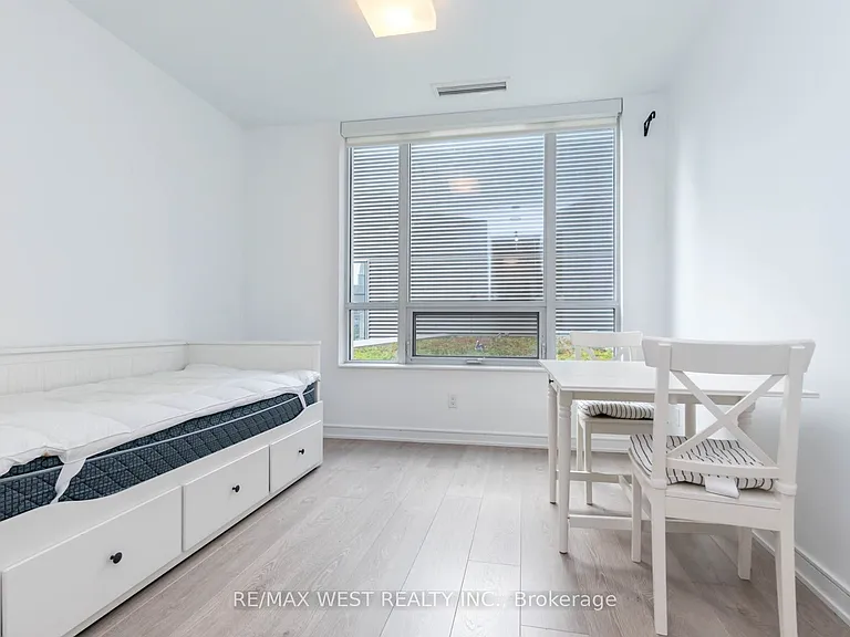 88 Scott St W #712 — Photo 3