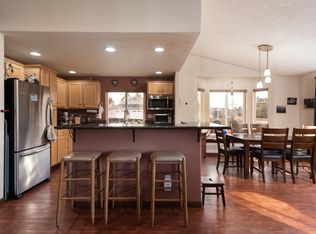 3827 SW Volcano Ave, Redmond, OR 97756