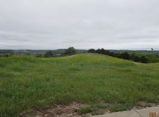 2100 Royal Ridge Cir, Manhattan, KS 66503