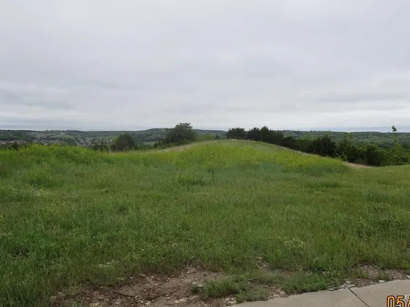 2100 Royal Ridge Cir, Manhattan, KS 66503