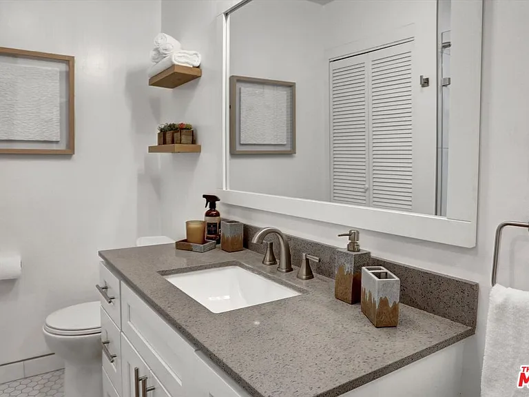 7300 Franklin Ave #346 — Photo 16