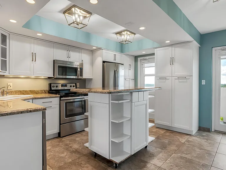 2200 NE 33rd Ave #10K — Photo 13