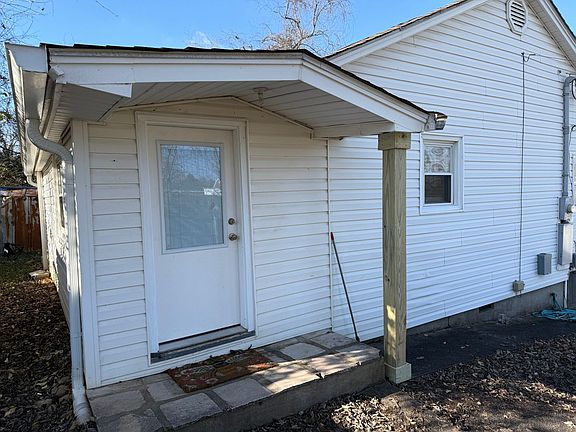 3rd image of 320 Carter Ave