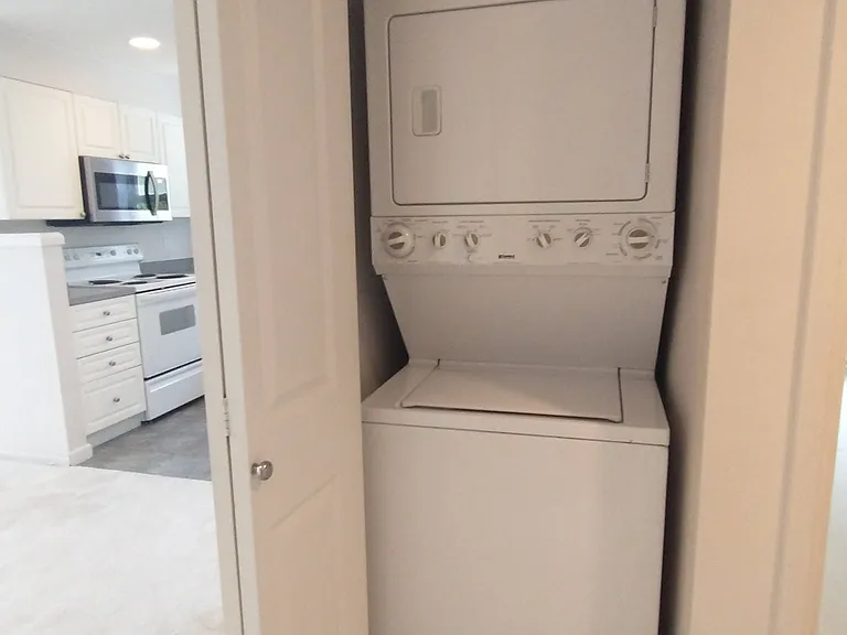 4343 Roosevelt Way NE #402 — Photo 9