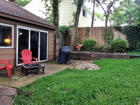 3rd image of 415 Wild Oak Ln