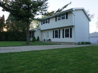 2404 E Thornwood Dr, Lindenhurst, IL