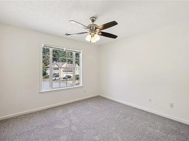 390 Manor Glen Dr — Photo 12