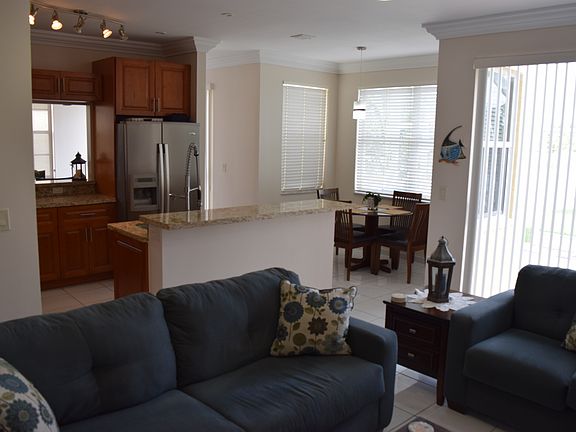 4th image of 1527 NW 157th Ave