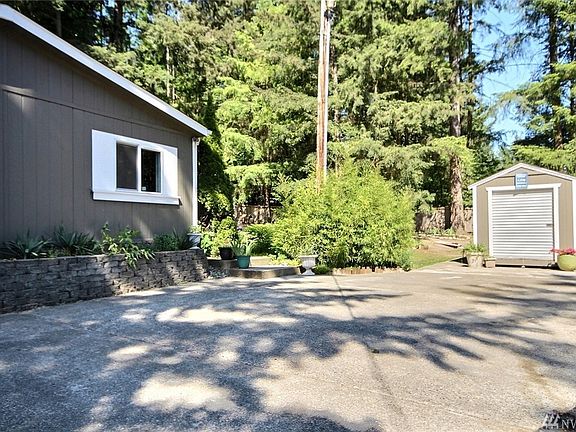 Large cement pad for plentiful parking.
