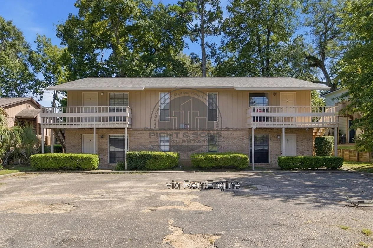 2 bed, 1.0 bath, 892 sqft, $975 — Photo 1