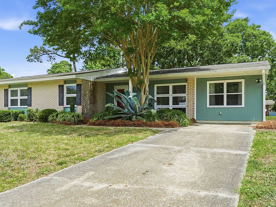1st image of 3850 Spruce Dr. #3850