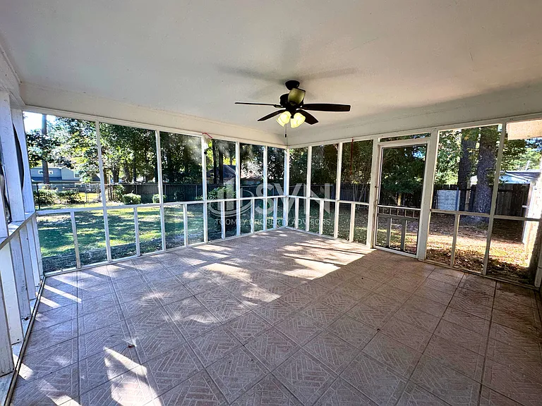110 Windsor Dr — Photo 24