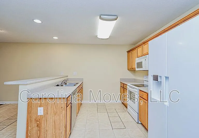 526 Seays Crest Dr — Photo 2