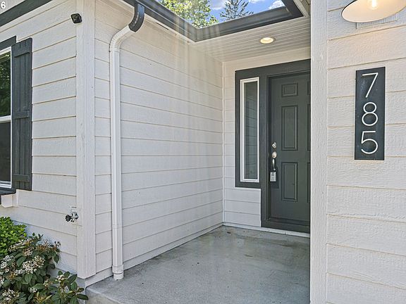 5th image of 785 S 53rd Pl