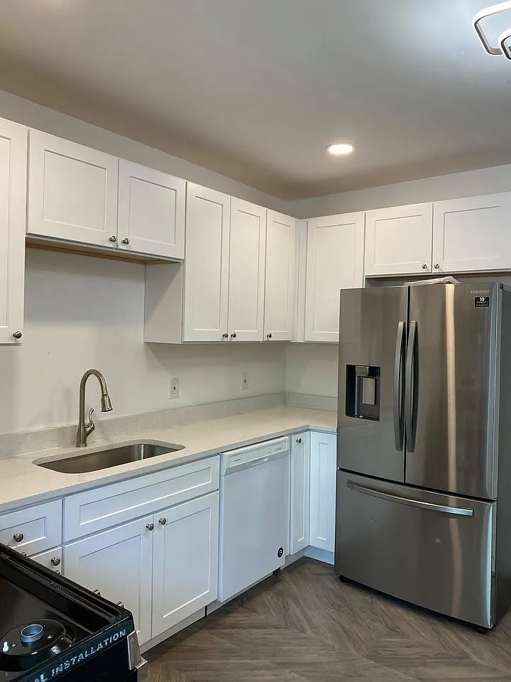 3 bed, $2,360 — Photo 2