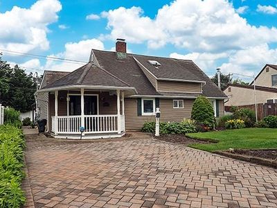 25 Picture Lane, Hicksville, NY, 11801