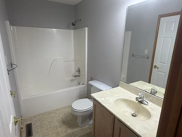 2254 Wellington Dr — Photo 9