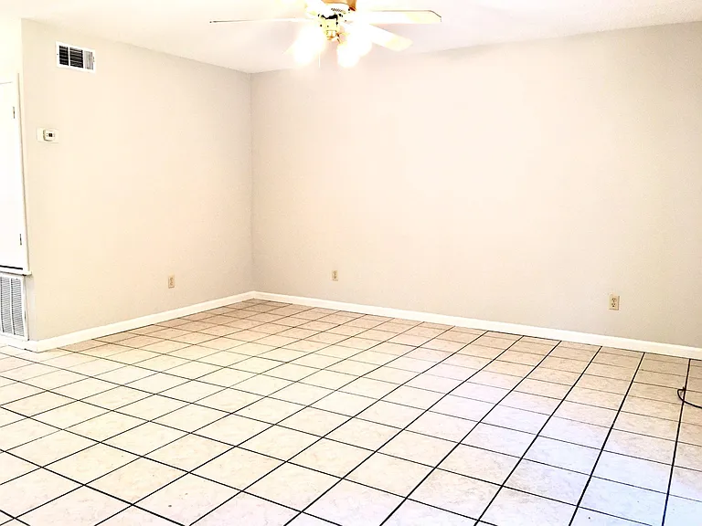 684 Elvis Presley Dr — Photo 4