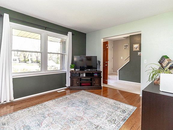 4th image of 2104 Eastgate Rd