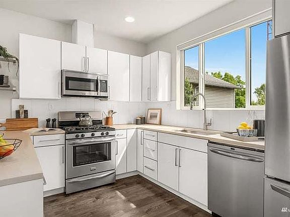 5th image of 2651 NW 64th St
