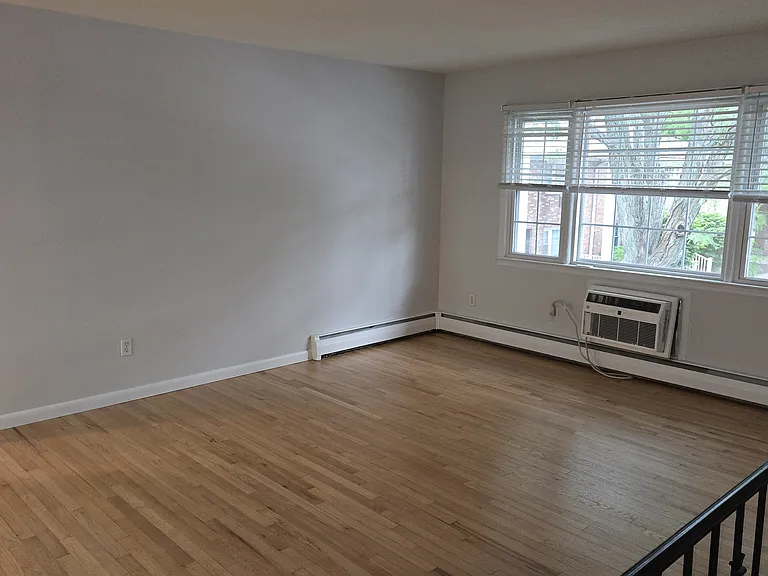 LAWRENCEVILLE GARDEN APARTMENTS AND TOWNHOMES — Photo 10