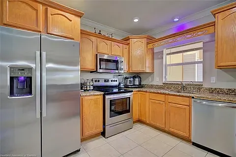 3 bed, 2.5 bath, 2200 sqft, $1,550 — Photo 4