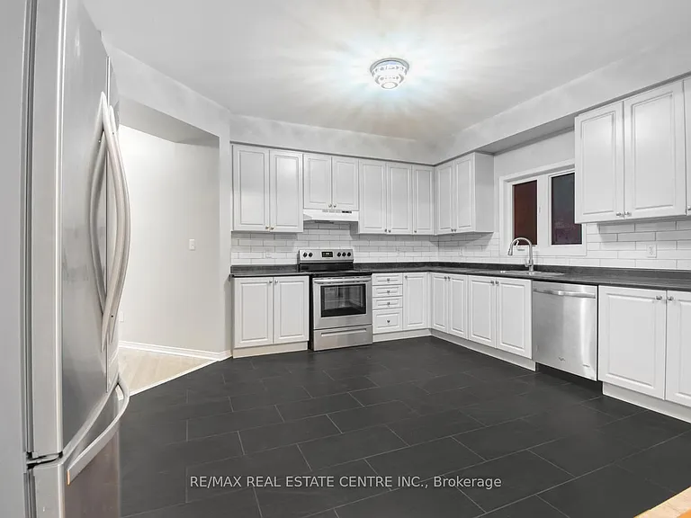 112 Commodore Dr — Photo 19