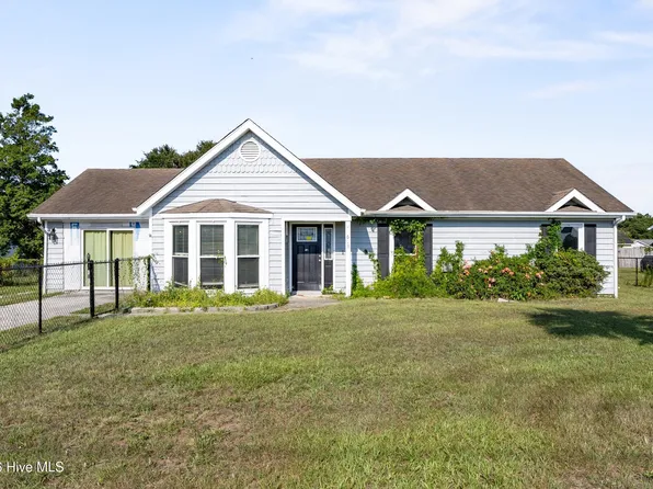 638 Sand Ridge Road, Hubert, NC 28539