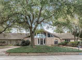2702 Fairway Dr, Sugar Land, TX 77478