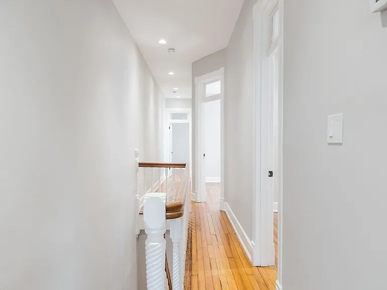 8 R St NW #4 — Photo 4