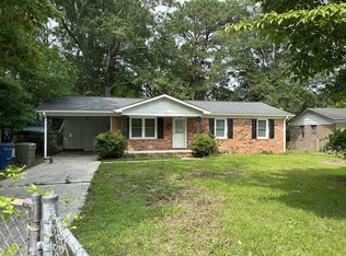 102 Fort Dr, Washington, NC 27889